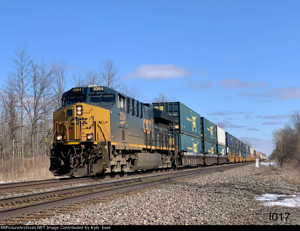 CSX 3304 on I017